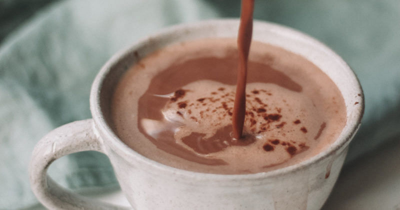 Kaffeealternative Kakao mit Mandelmilch