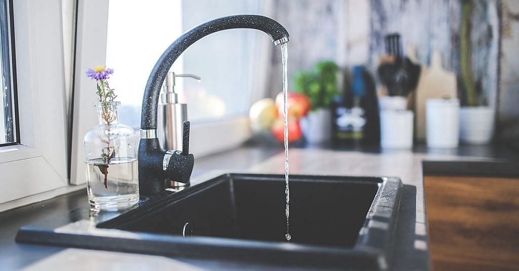 Umweltfreundliche DIY-Putzmittel für dein Zuhause: Abfluss