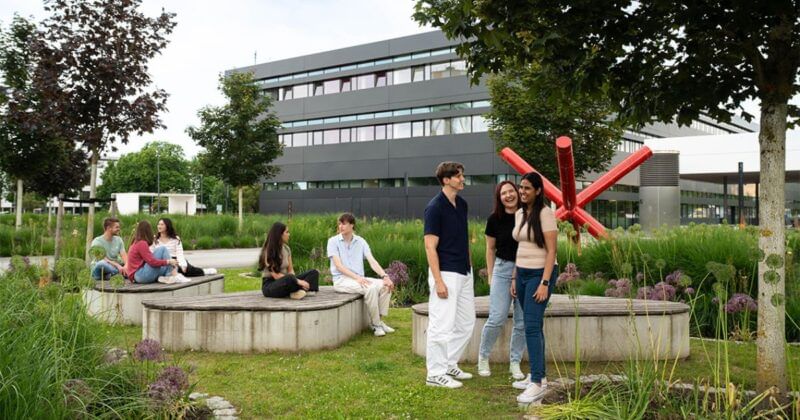 Zwischen Theorie und Praxis: Die HNU!